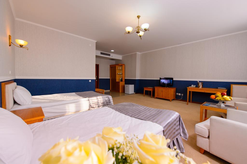 Hotel O Azamat Astana Exterior foto